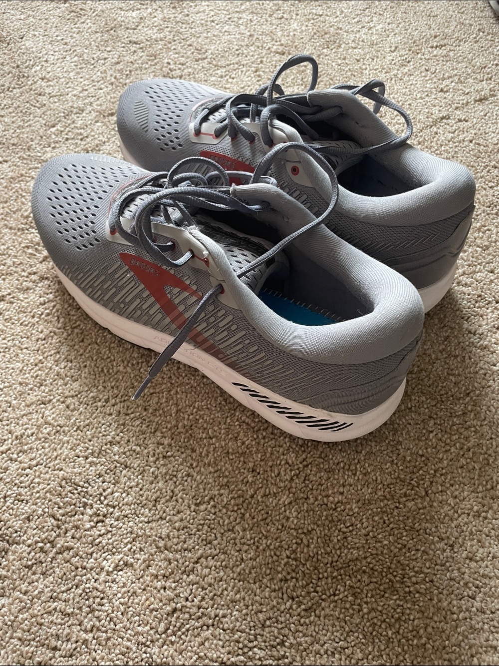 Brooks Gray Athletic Running Shoes with Red Accent